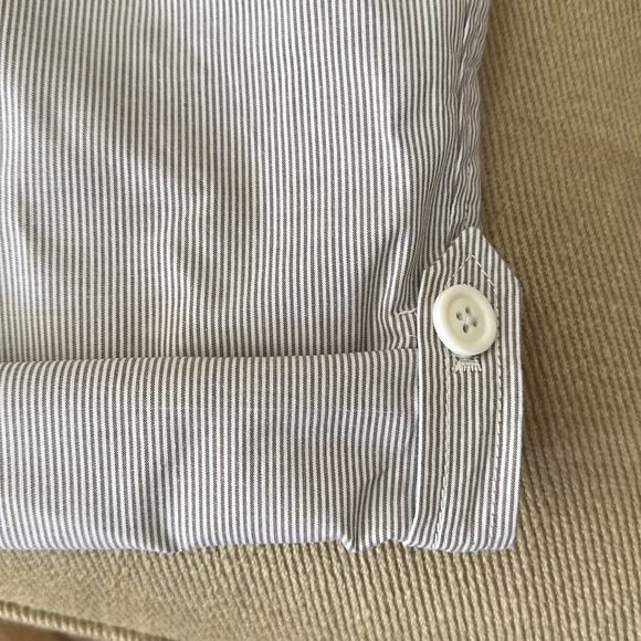 Ladies size 10 Bass shorts, white and taupe thin stripe - Picture 5 of 5